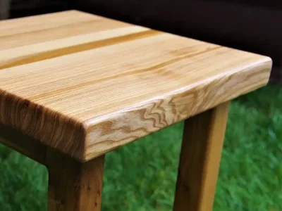 Цветное масло на мебели